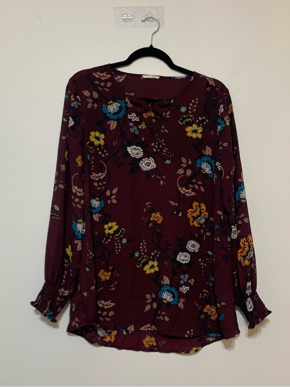 Maurices Floral Blouse Burgundy Long Sleeve V-Neck Women’s Large